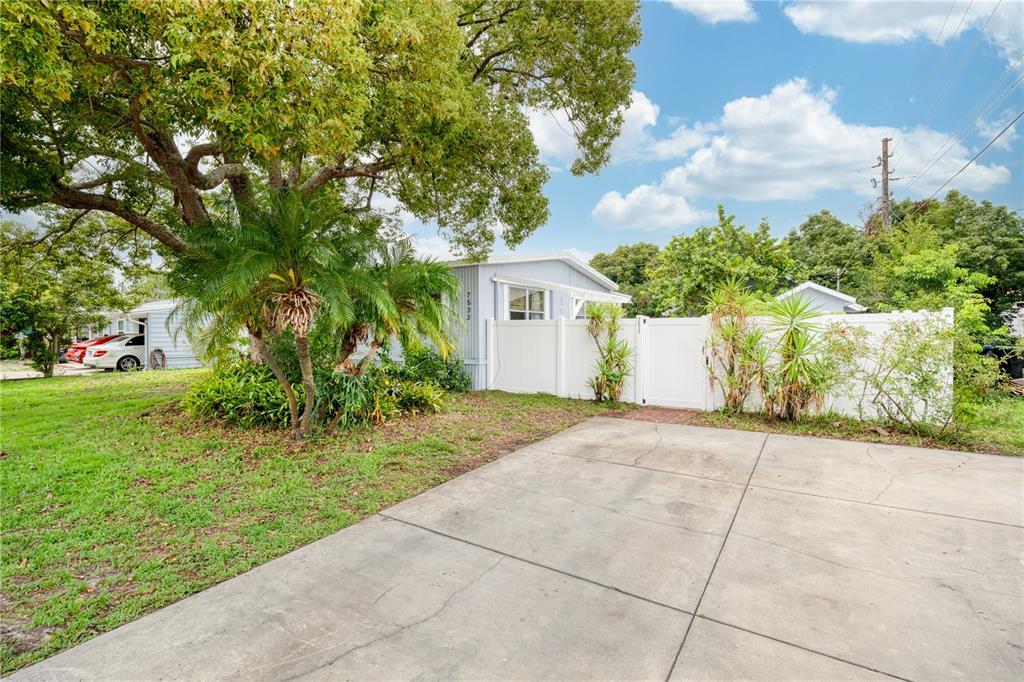 7533 CHARLIN PARKWAY
