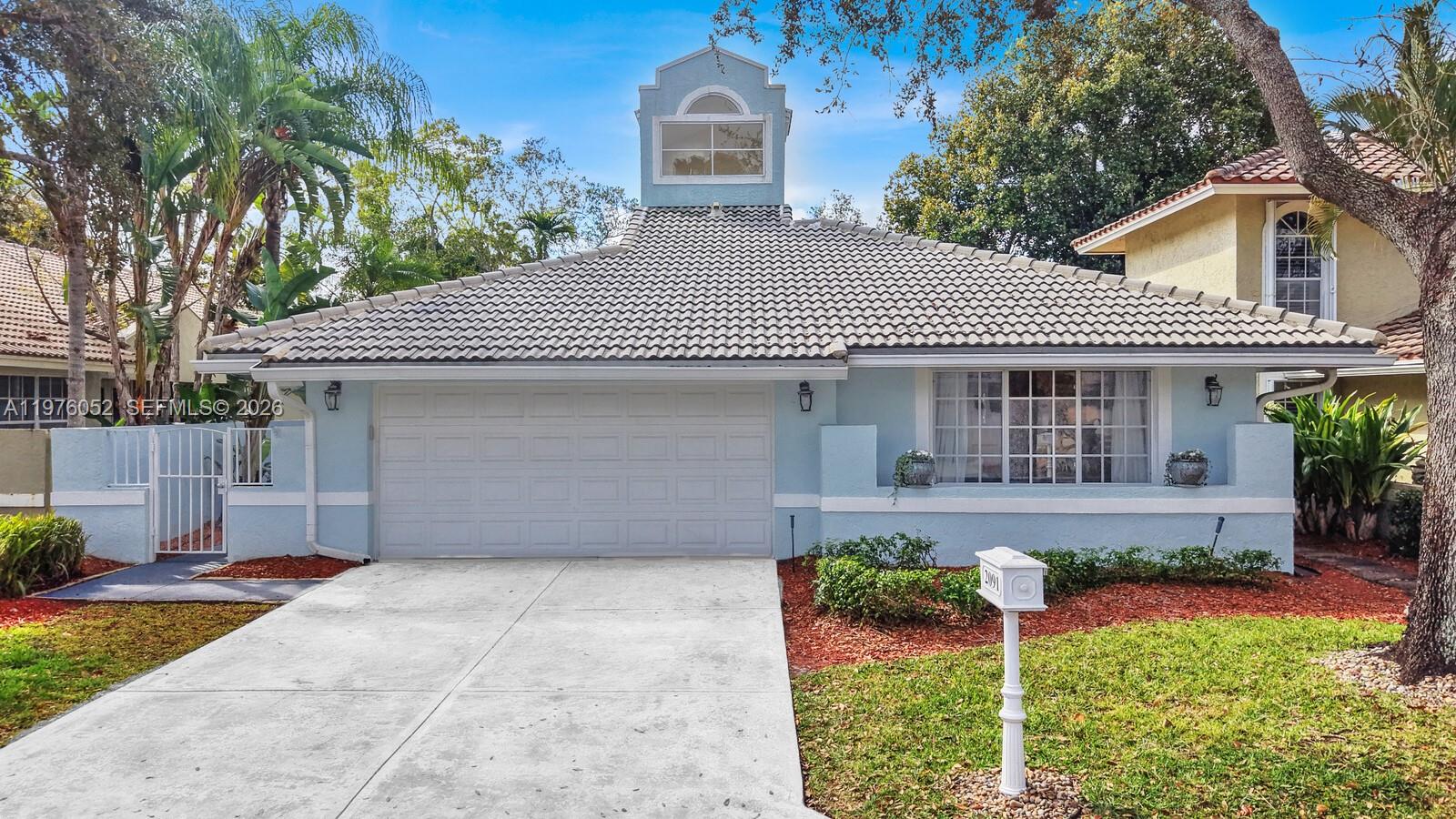 2091 Island Cir, Weston FL 33326