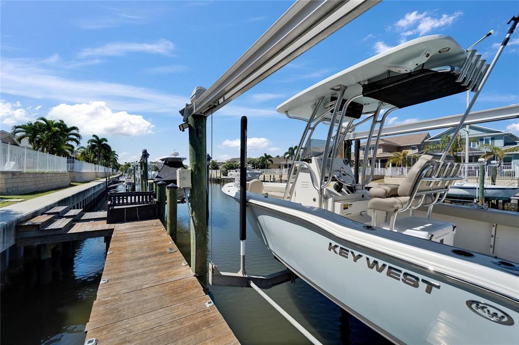 426 ISLEBAY DRIVE, APOLLO BEACH, FL — photo 2 of 30