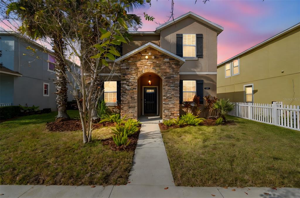 21143 PASSIVE PORCH DRIVE