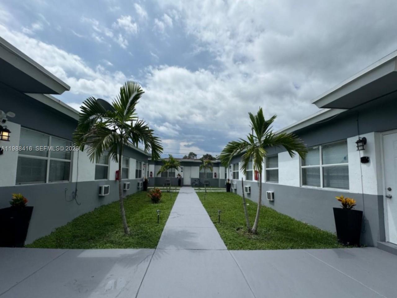 2300 Douglas St # 5, Hollywood FL 33020