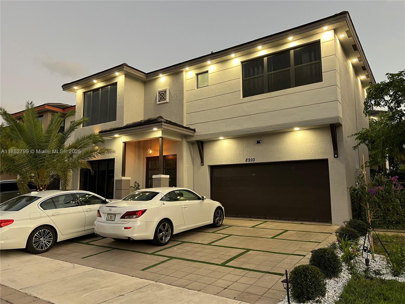 8910 NW 160th Ter, Miami Lakes FL 33018