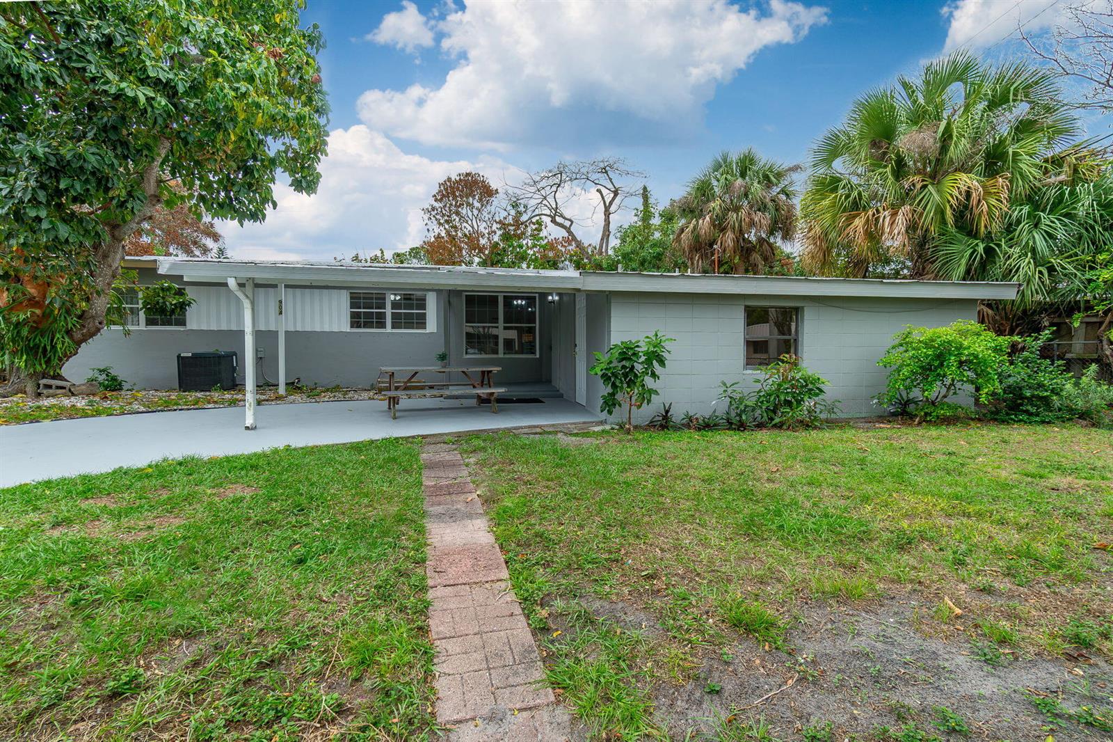 904 SE 16th Street, Stuart FL 34994