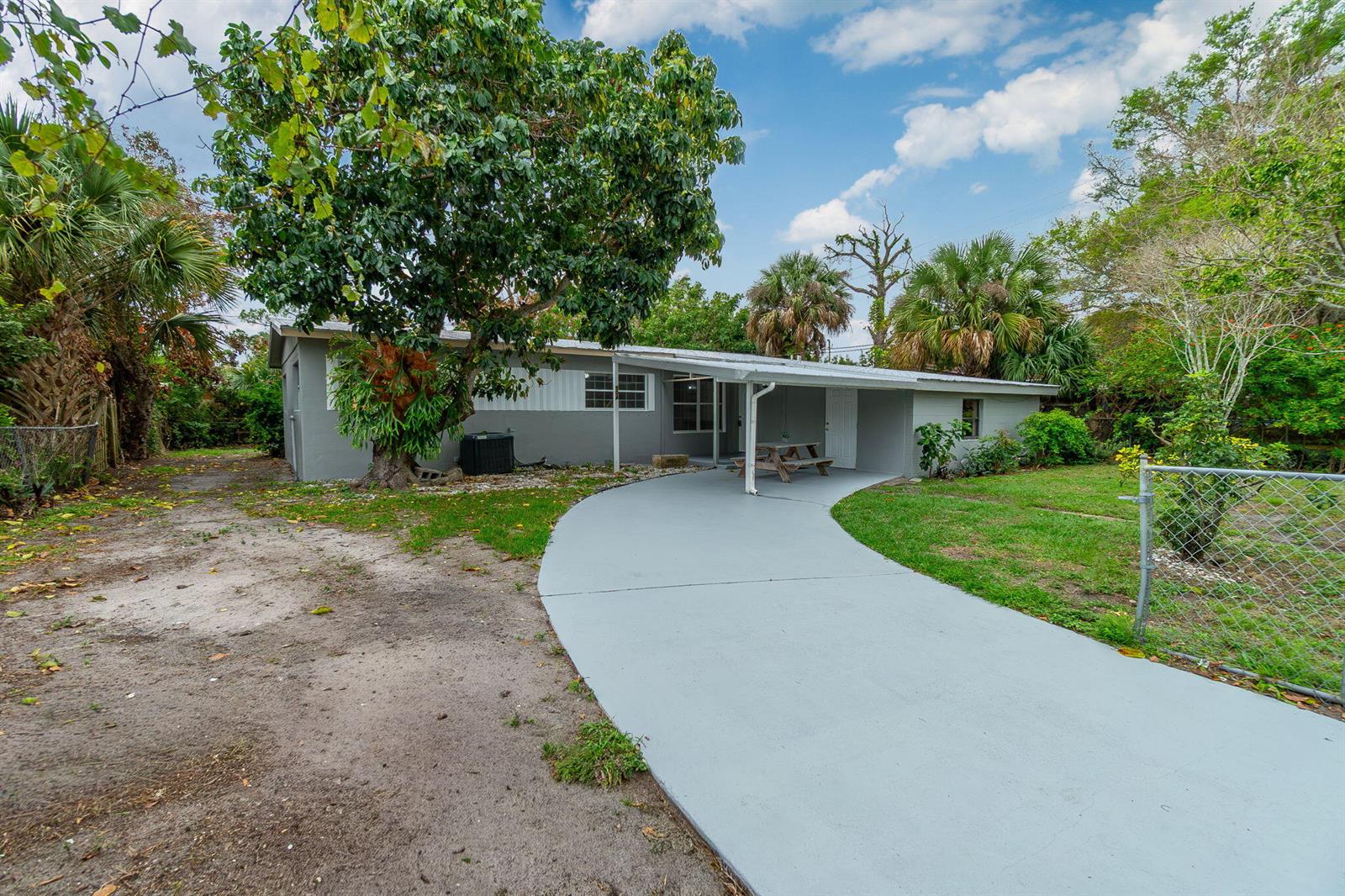 Exterior Front — 904 SE 16th Street, Stuart FL 34994, STUART, FL