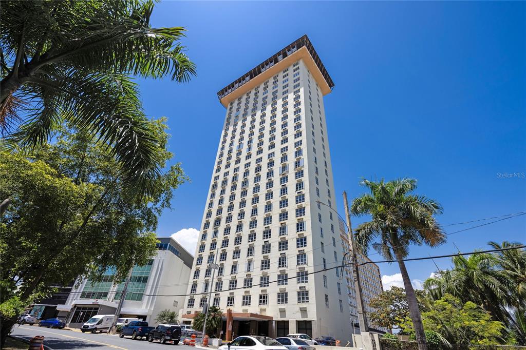602 MANUEL FERNÁNDEZ JUNCOS AVENUE UNIT 27