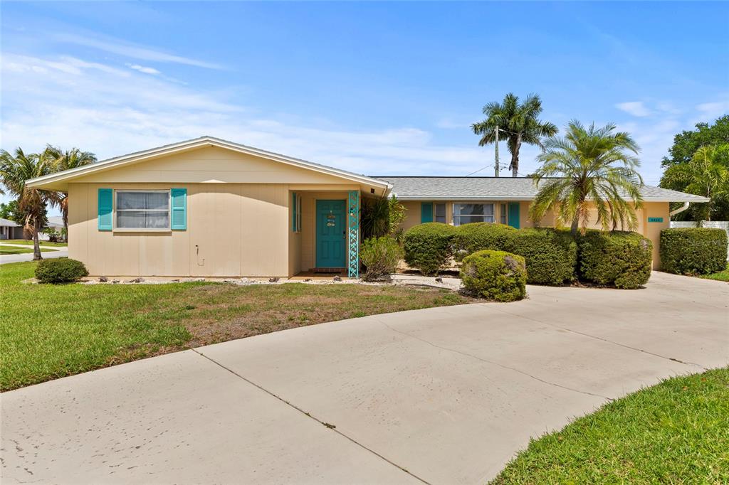 6836 ROXBURY DRIVE