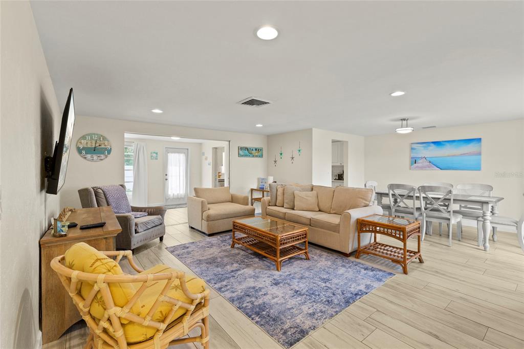 6836 ROXBURY DRIVE, SARASOTA, FL — photo 3 of 26