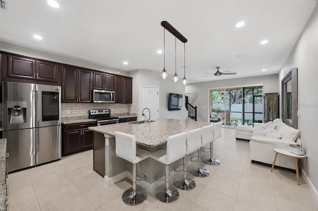 2013 SUNSET WIND LOOP, OLDSMAR, FL — photo 4 of 30