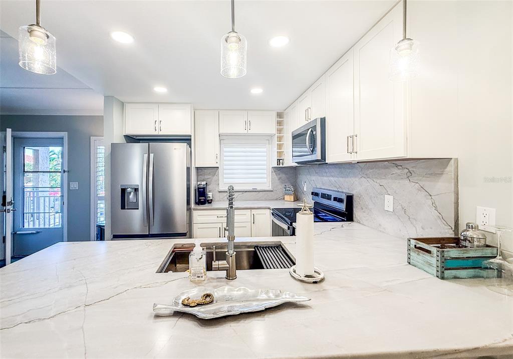 845 BENJAMIN FRANKLIN DRIVE UNIT 202, SARASOTA, FL — photo 4 of 29
