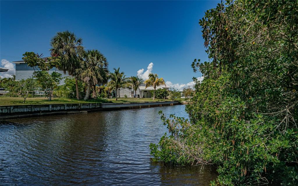 817 2ND AVENUE NW, RUSKIN, FL — photo 3 of 11