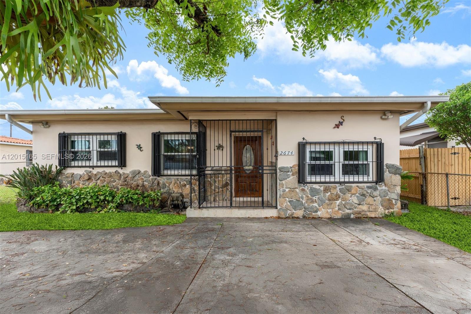 2674 W 8th Ct, Hialeah FL 33010