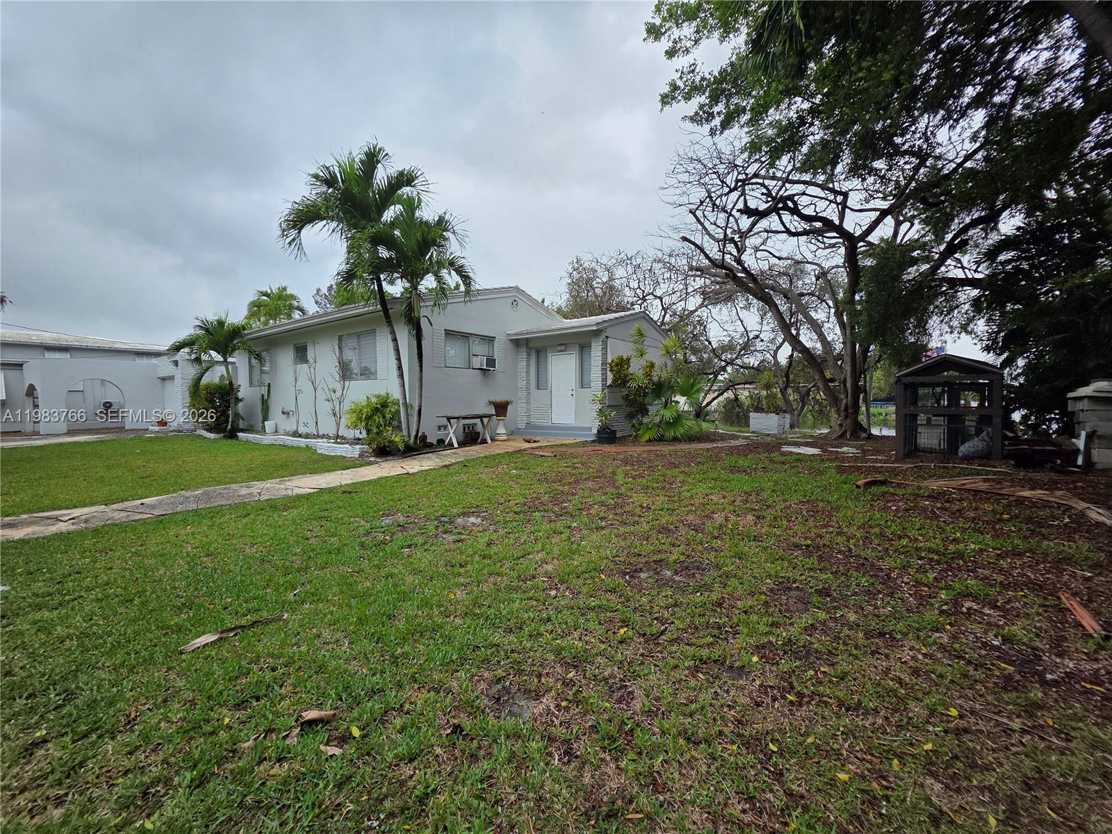 MIAMI SPRINGS, FL — photo 3 of 16