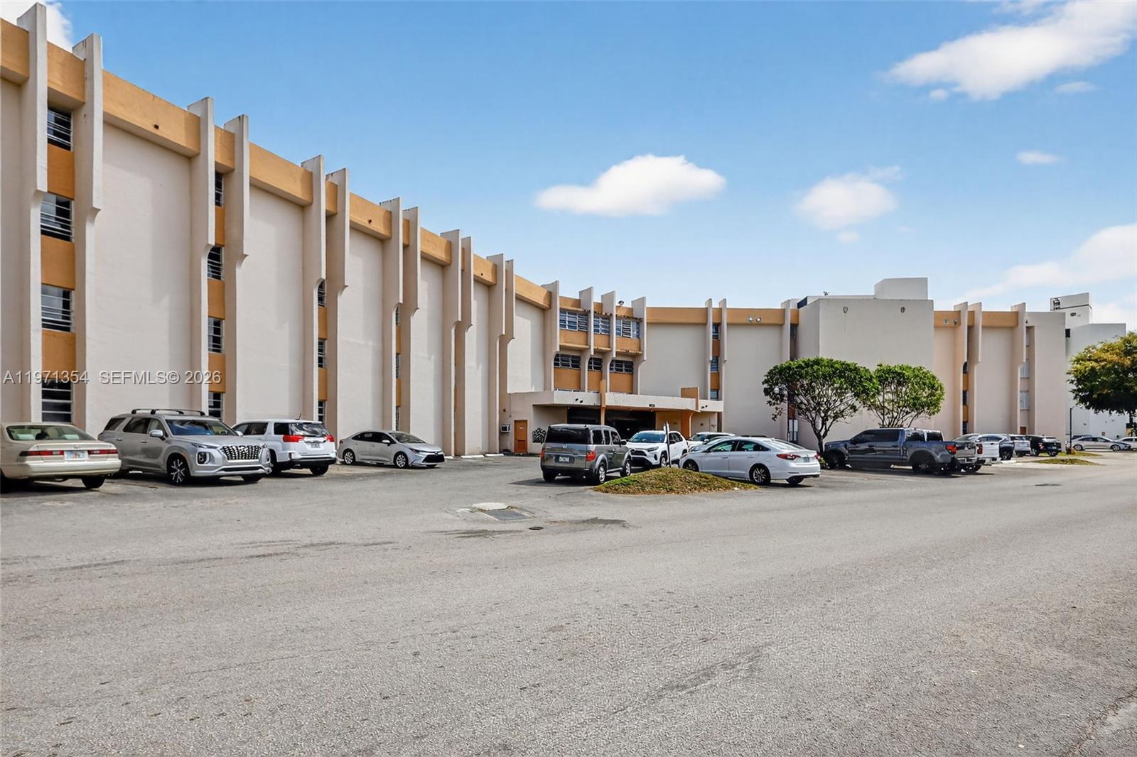 9678 Fontainebleau Blvd # 410, Miami FL 33172