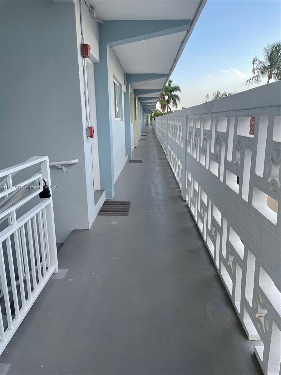 MIAMI BEACH, FL — photo 3 of 10