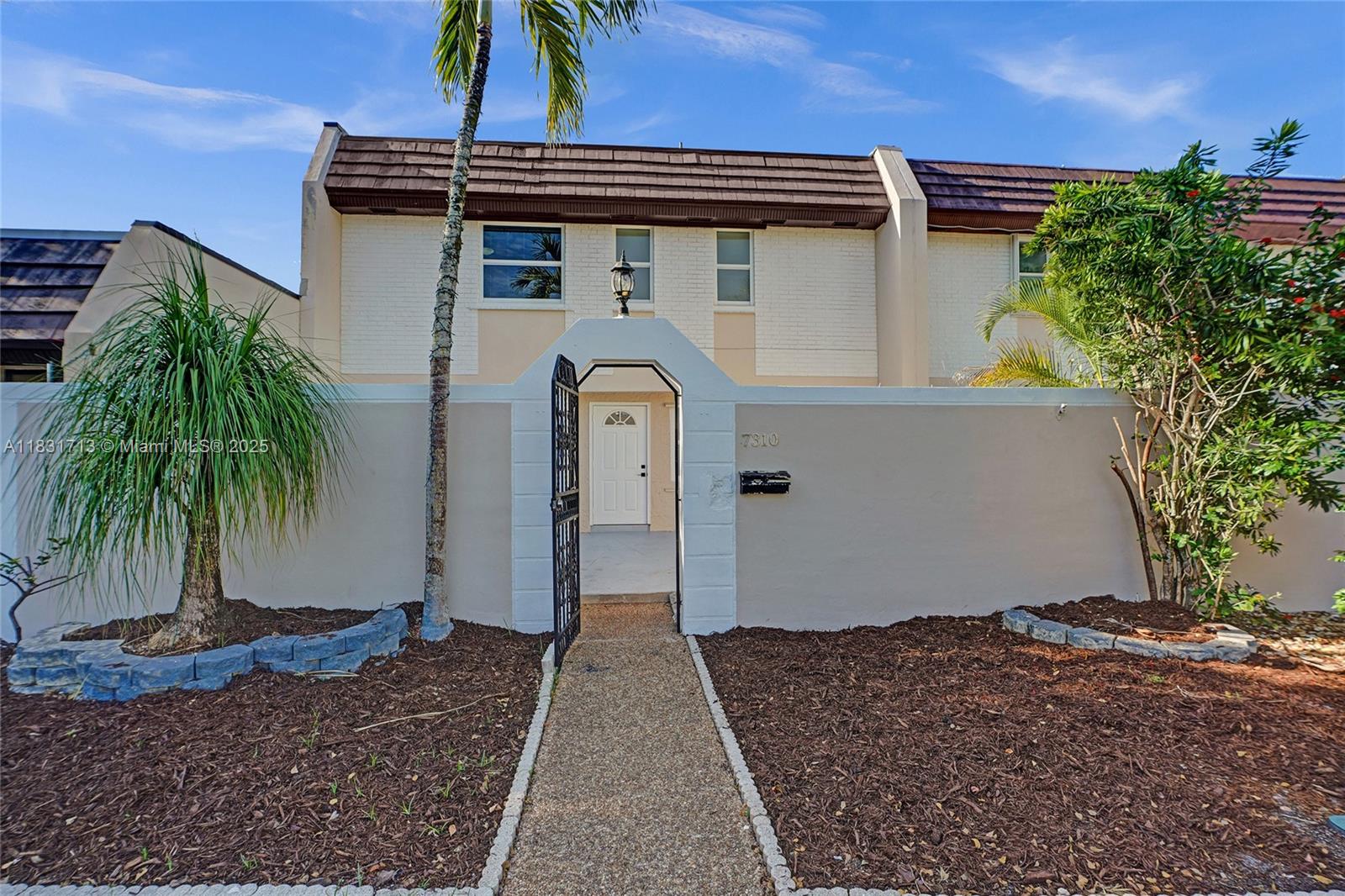 7310 S Miami Lakeway S, Miami Lakes FL 33014