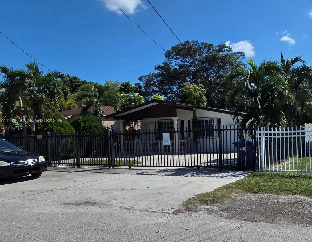 2936 NW 47th St, Miami FL 33142