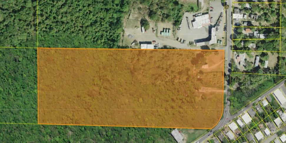 An aerial view shows a large, rectangular plot of land highlighted in orange — PR 201 BO FLORIDA, VIEQUES, PR