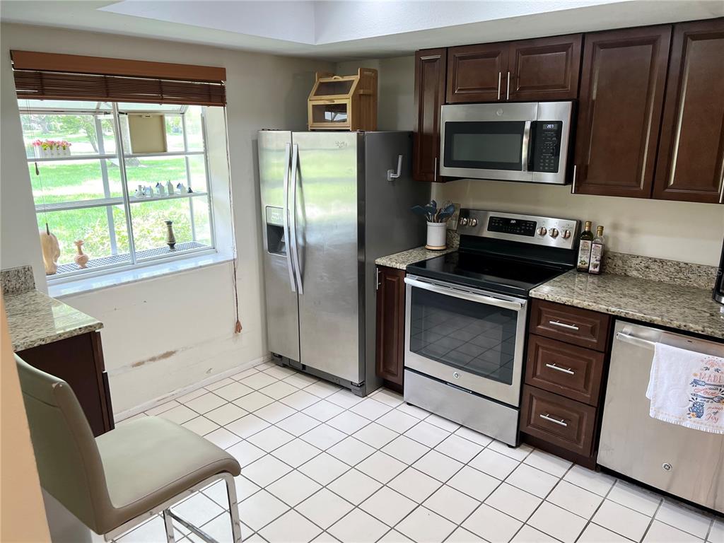 2297 LARK CIRCLE E UNIT C, PALM HARBOR, FL — photo 4 of 25
