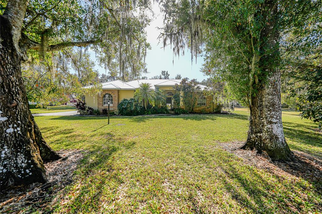 2038 & 2066 NE VOSS OAKS CIRCLE