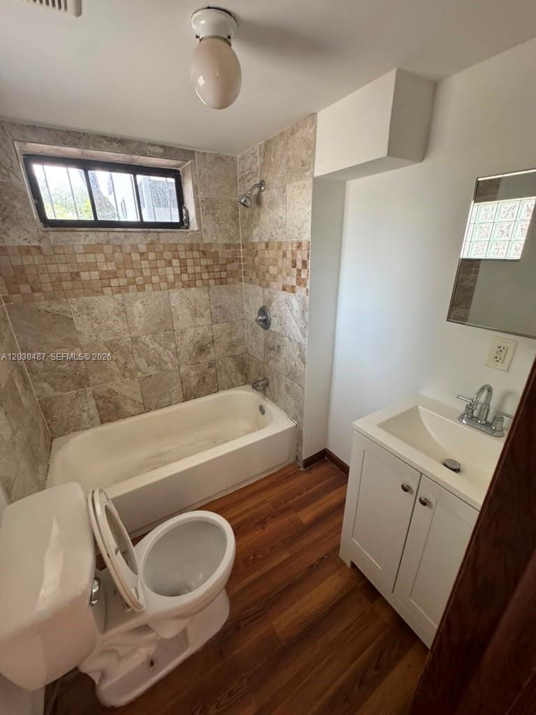2107 Secoffee St # 3, Miami FL 33133