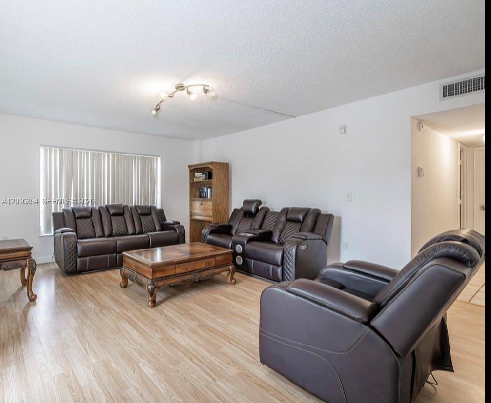 4174 Inverrary Dr # 202, Lauderhill FL 33319