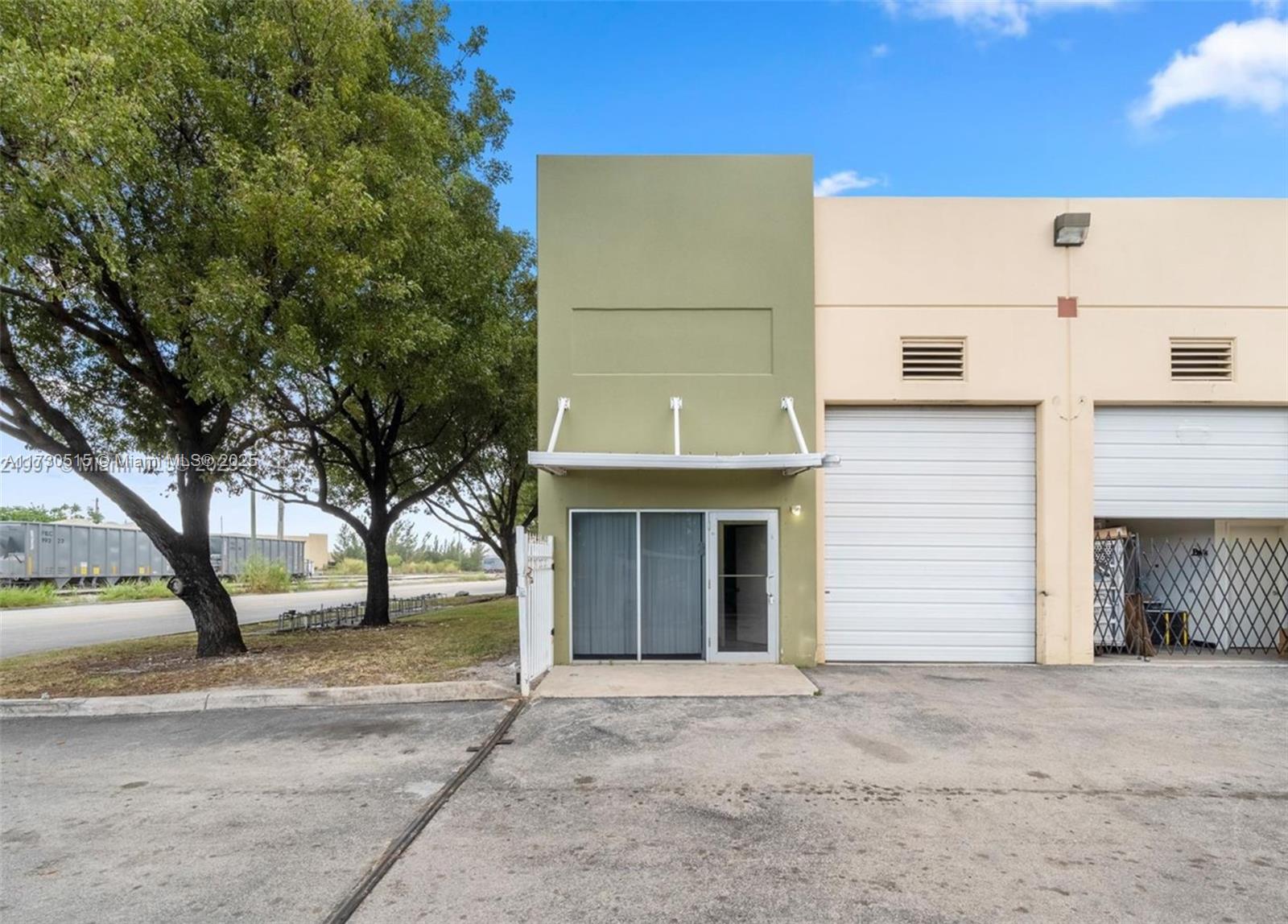 10601 NW 122nd St, Medley FL 33178
