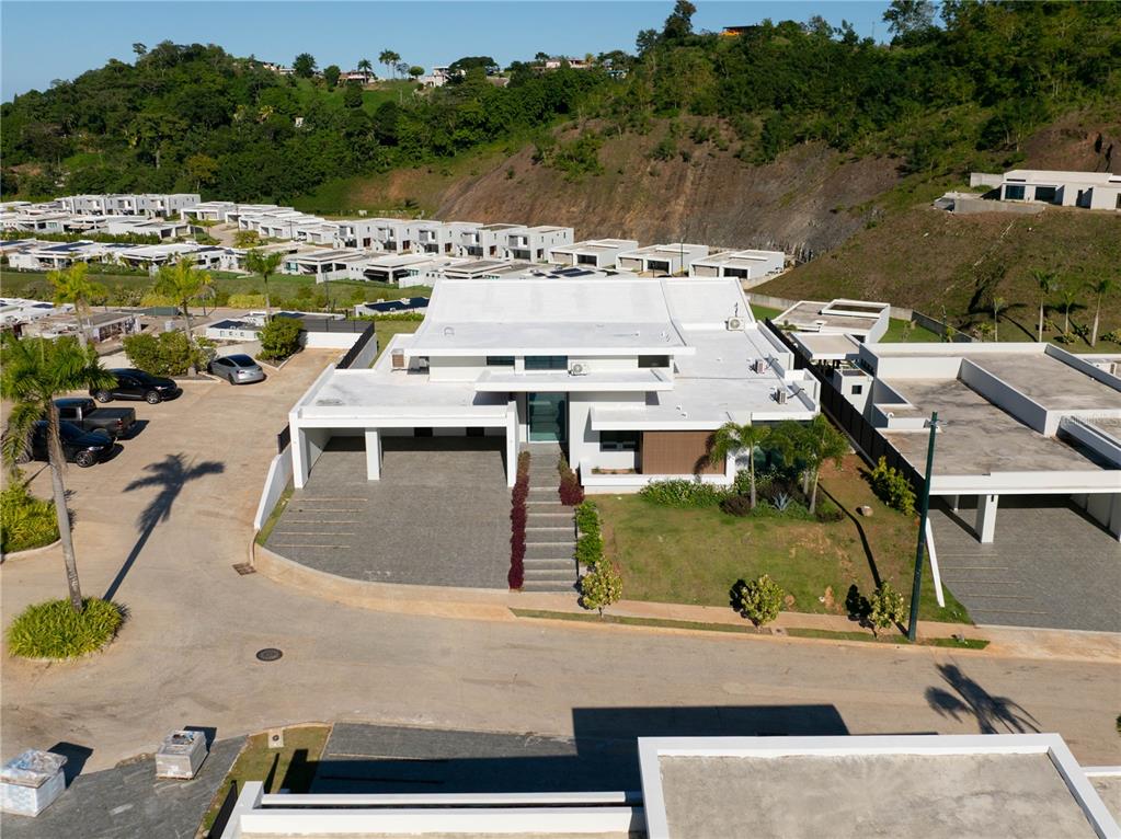 Monte azul MONTEAZUL, GUAYNABO, PR — photo 2 of 29