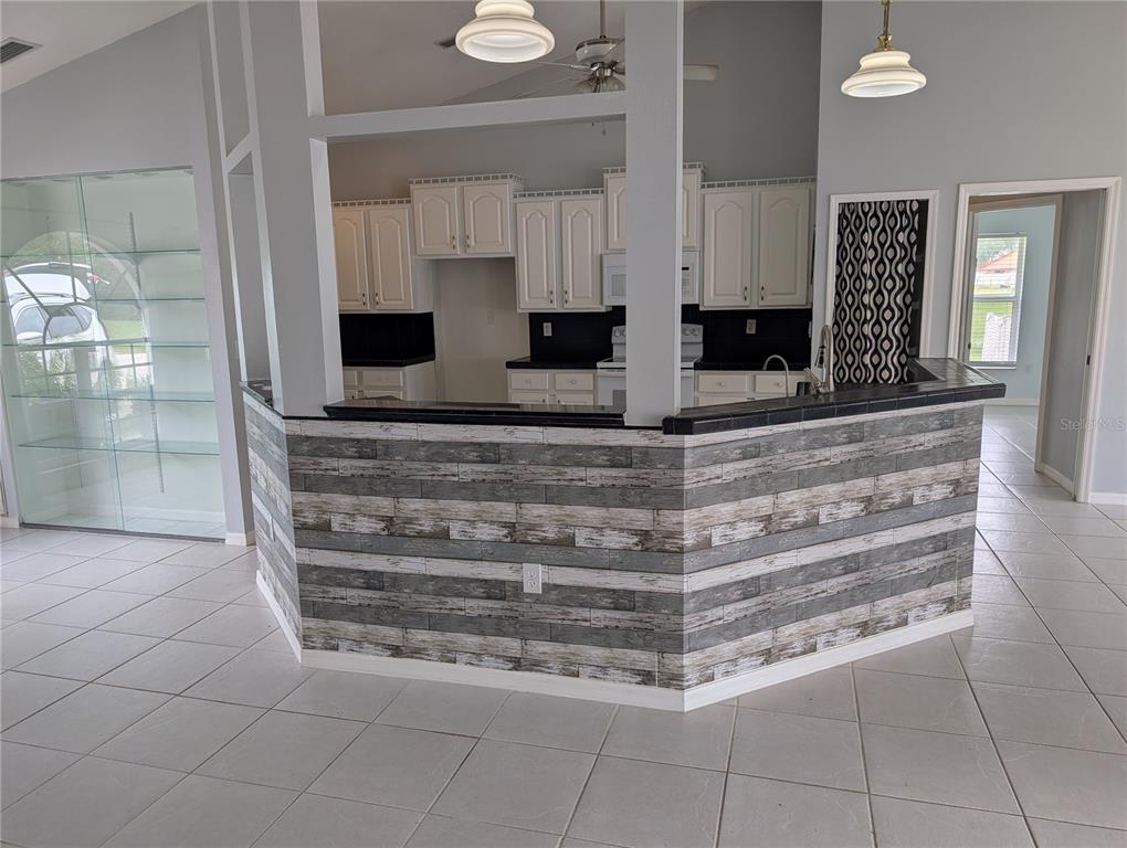 6233 PEBBLE LANE, SEBRING, FL — photo 4 of 9