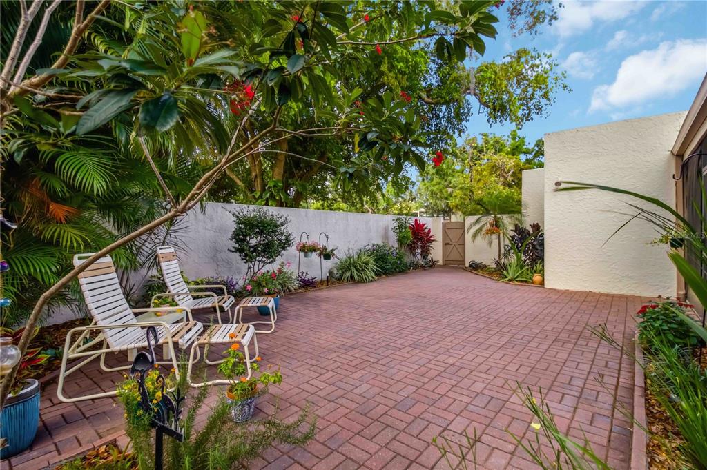 A kitchen with white cabinets, stainless steel appliances, and a white quartz breakfast bar — 149 PINEHURST DRIVE UNIT 149, BRADENTON, FL
