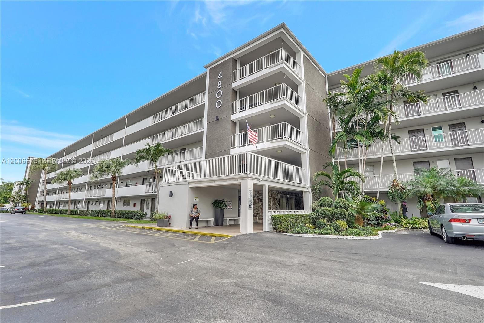 4800 Hillcrest Ln # 207, Hollywood FL 33021