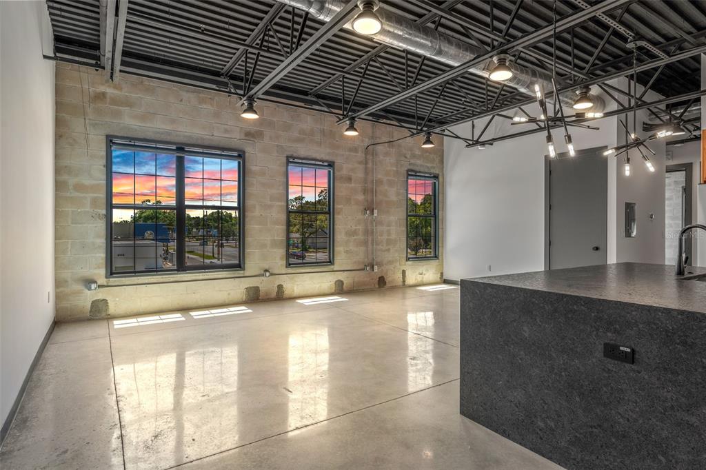 902 E CURTIS STREET UNIT 1