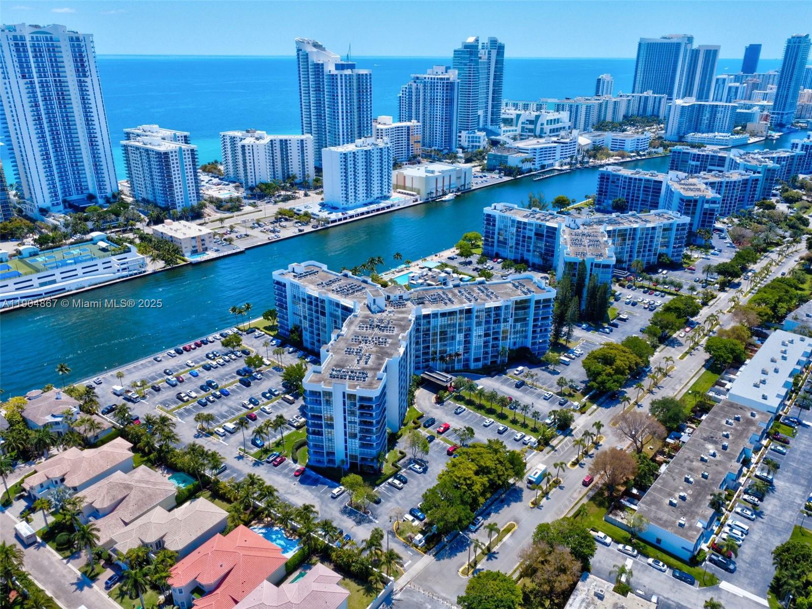 1000 Parkview Dr # 811, Hallandale Beach FL 33009