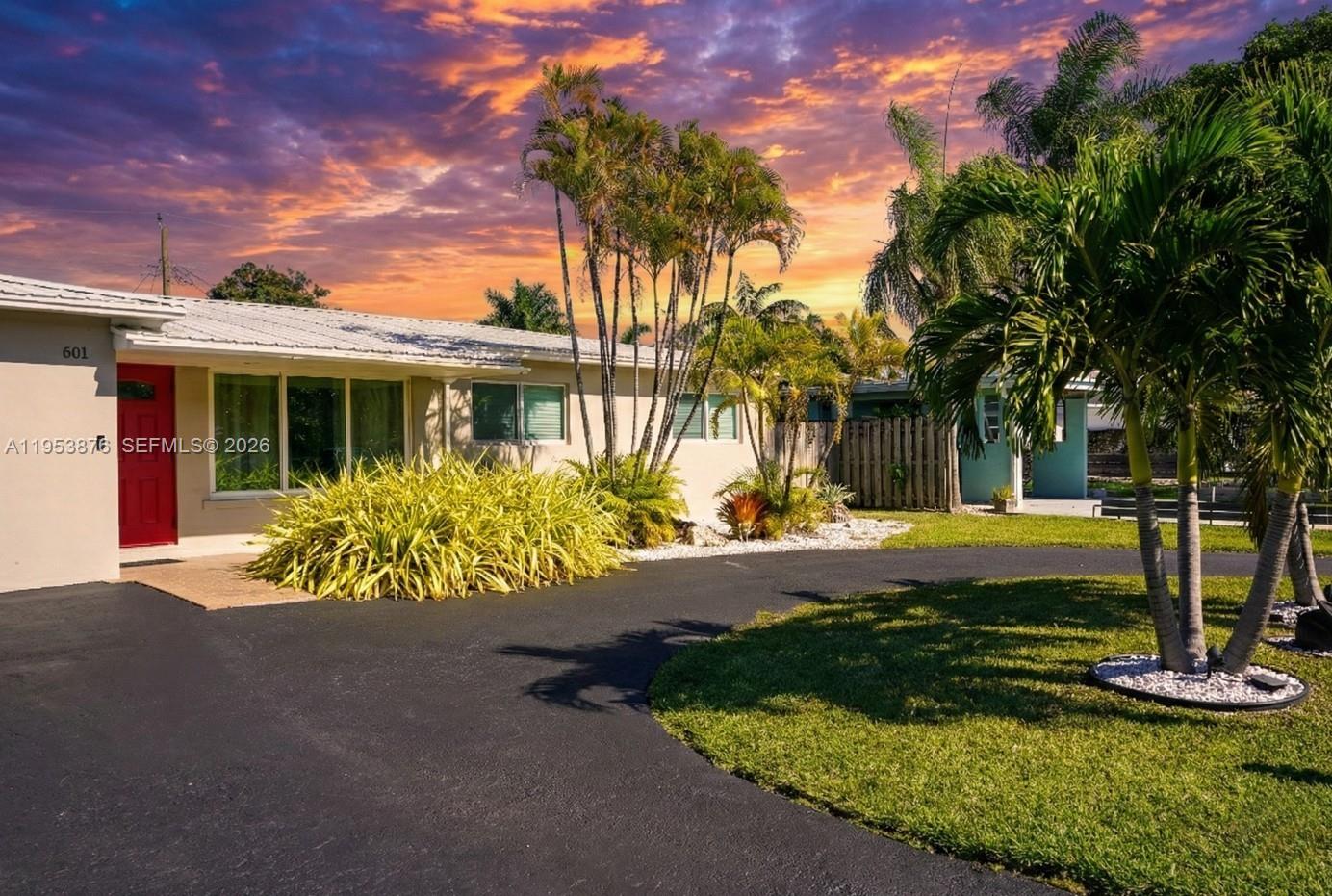601 NE 2nd St, Dania Beach FL 33004