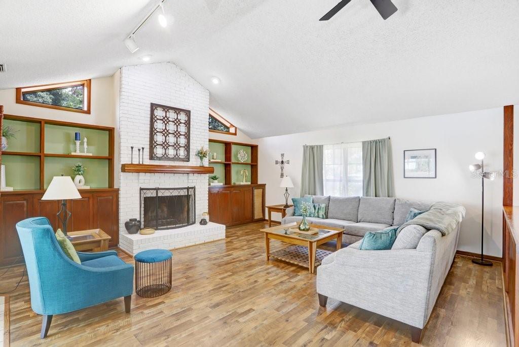 A screened-in swimming pool with a brick-tiled edge and a concrete deck — 507 SPORTSMAN PARK DRIVE, SEFFNER, FL