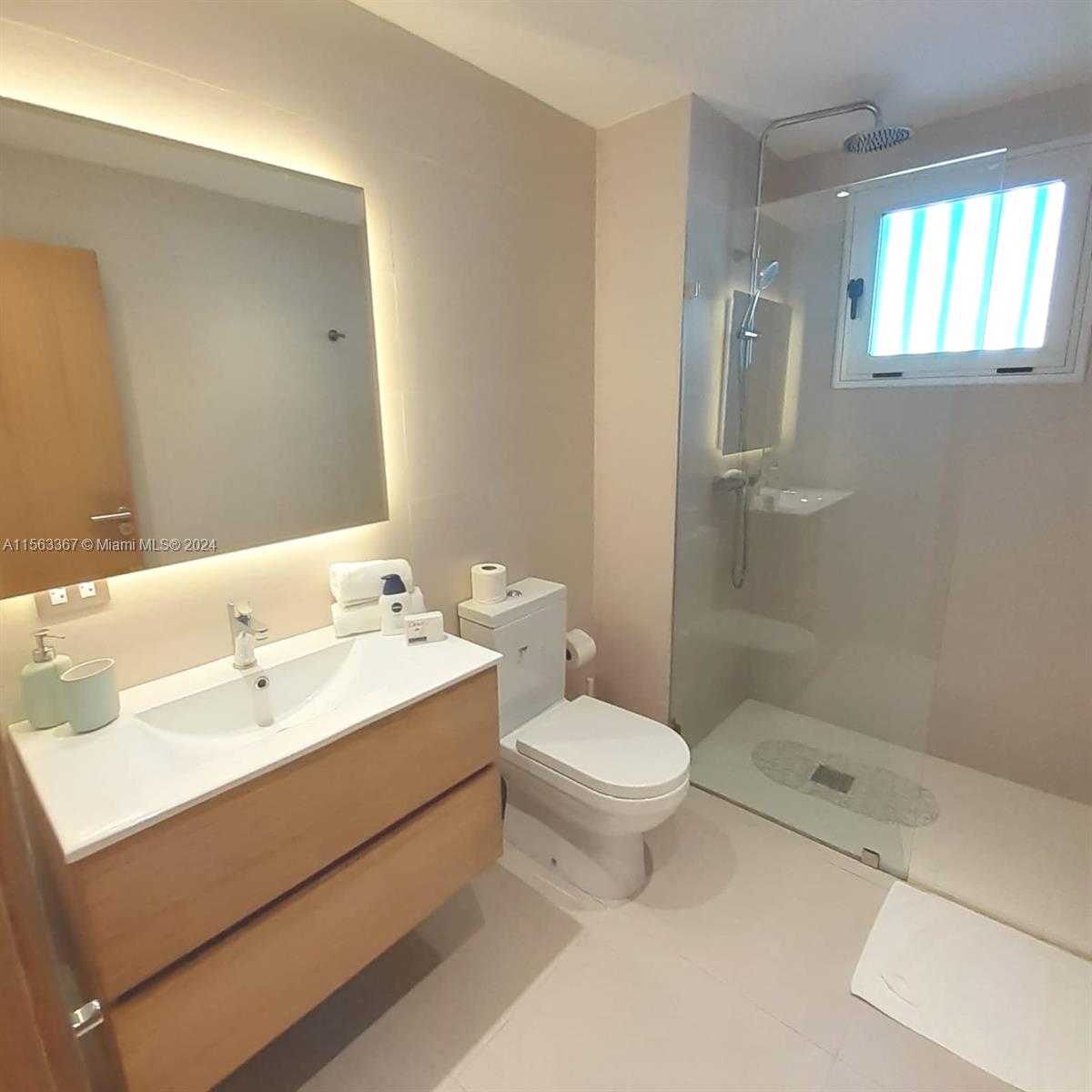 3 El Beach Garden # E1, PC, PC — photo 2 of 28