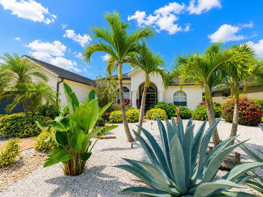 810 OAK BRIAR LANE