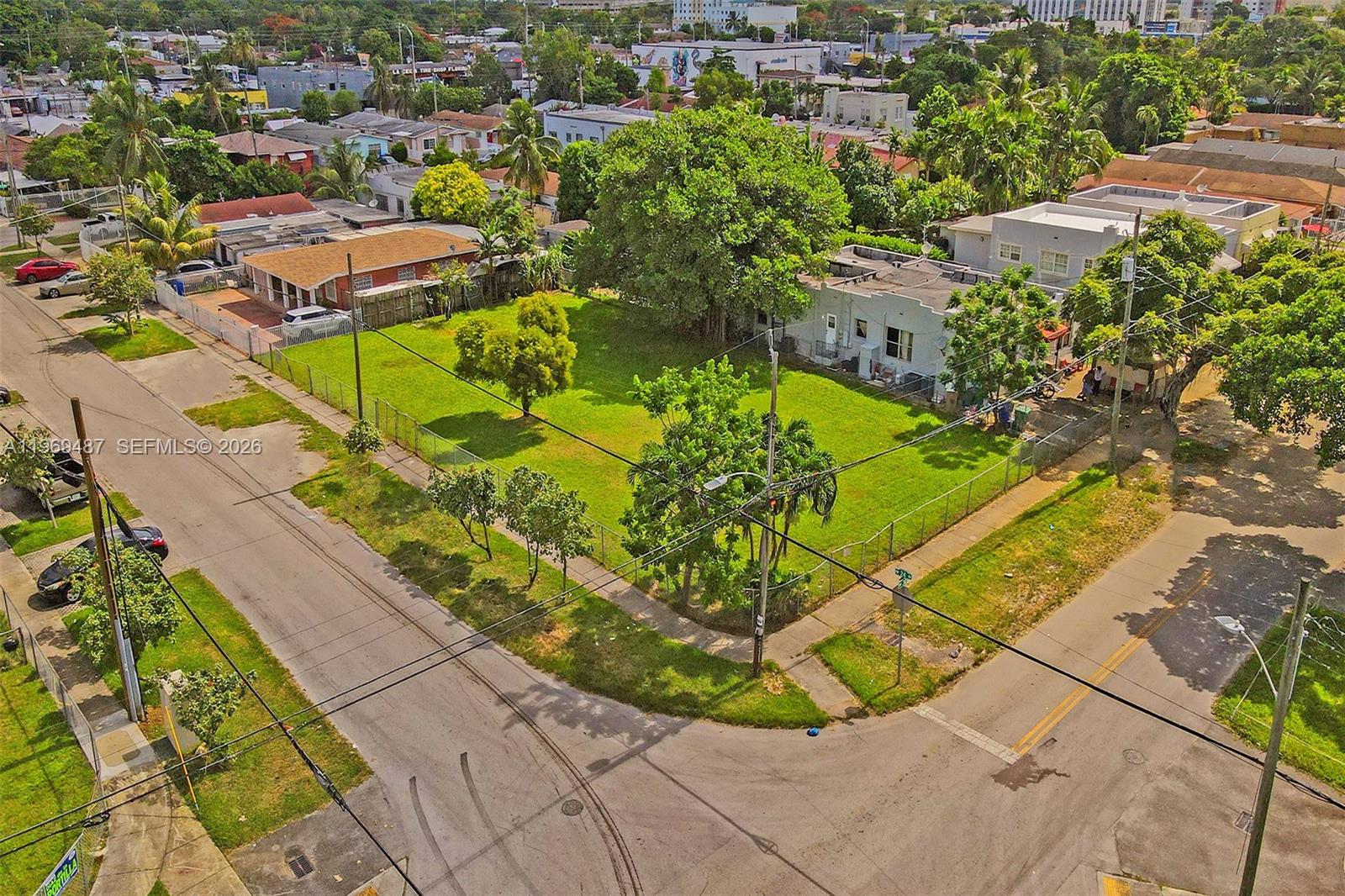 2397 NW 34th St, Miami FL 33142