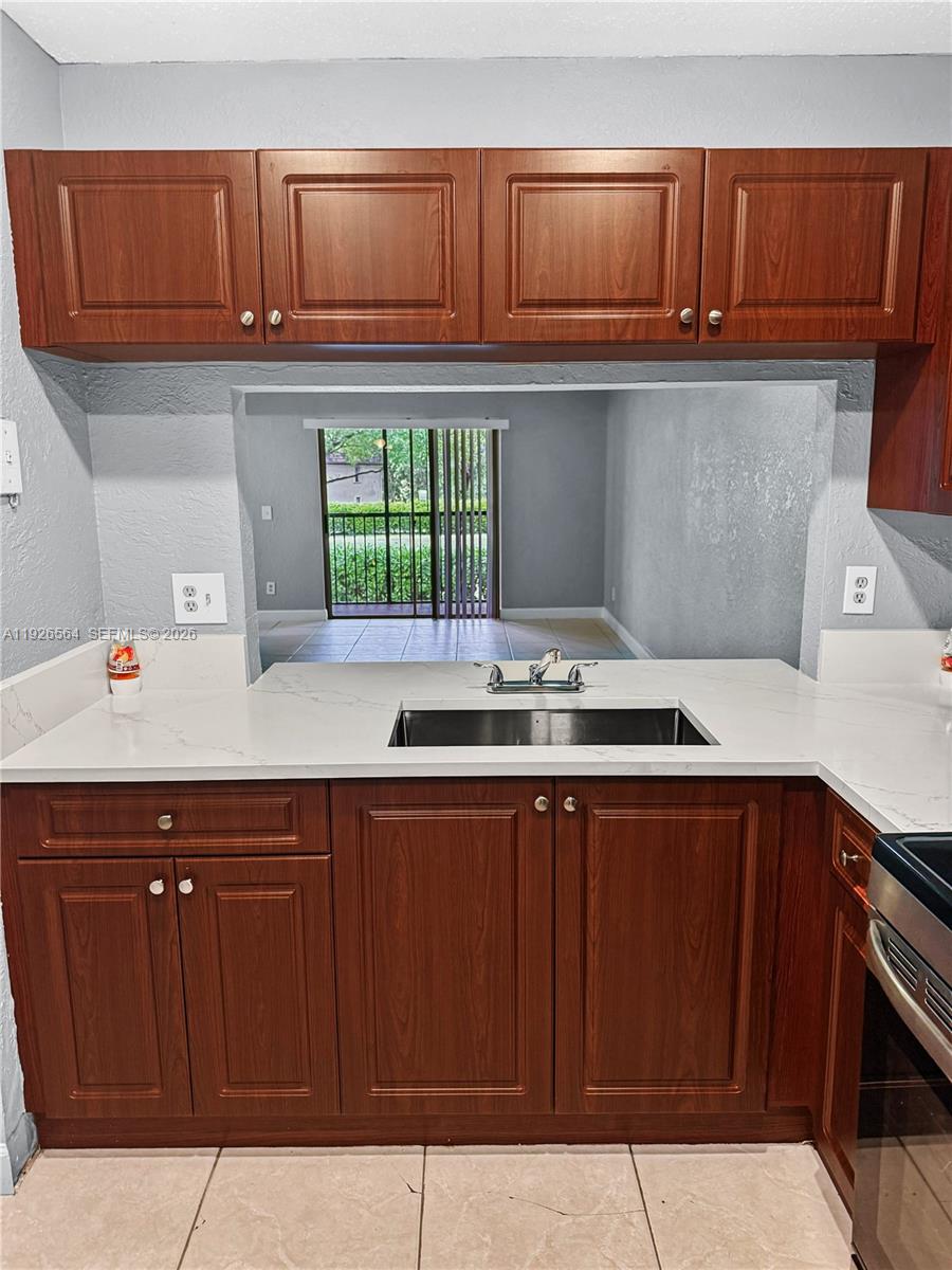 10313 NW 8th St # 205, Pembroke Pines FL 33026