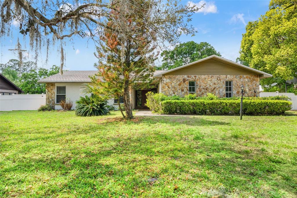 2524 VICTARRA CIRCLE, LUTZ, FL — photo 2 of 26
