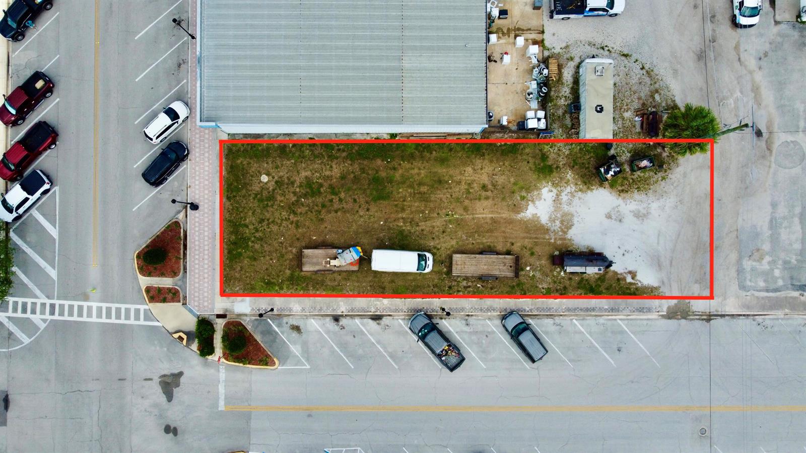 An aerial view shows a rectangular vacant lot outlined in red next to a building — 320 SW Park Street, Okeechobee FL 34972, OKEECHOBEE, FL