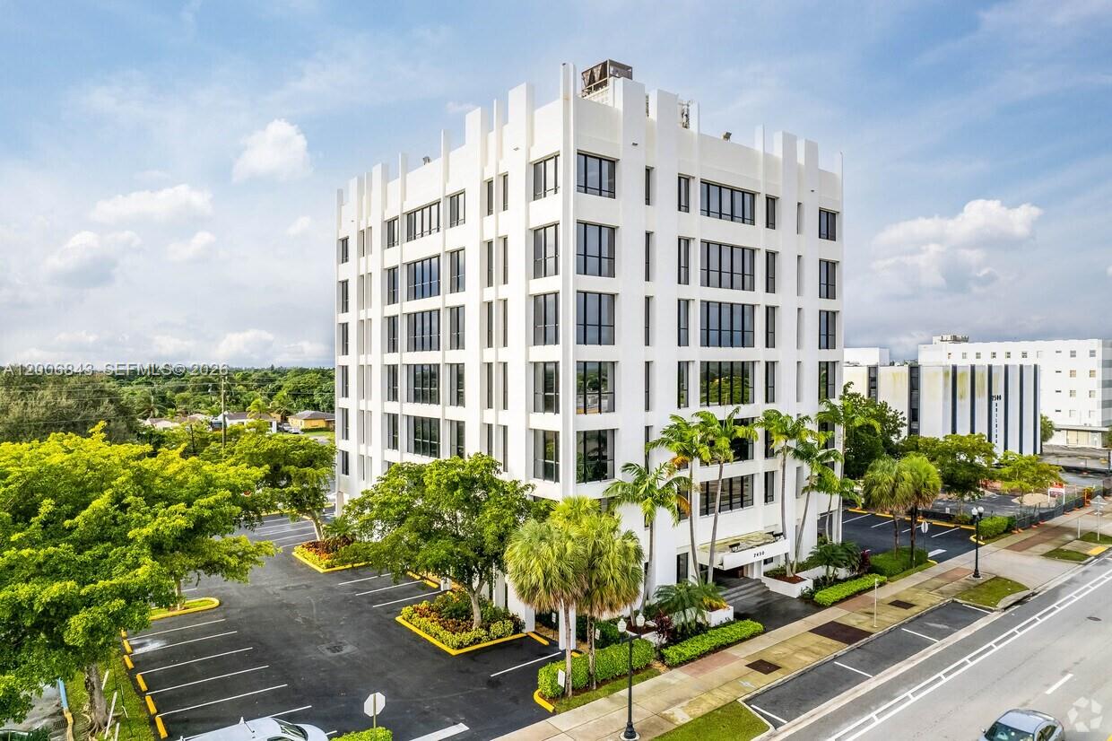 2450 Hollywood Blvd, Hollywood FL 33020