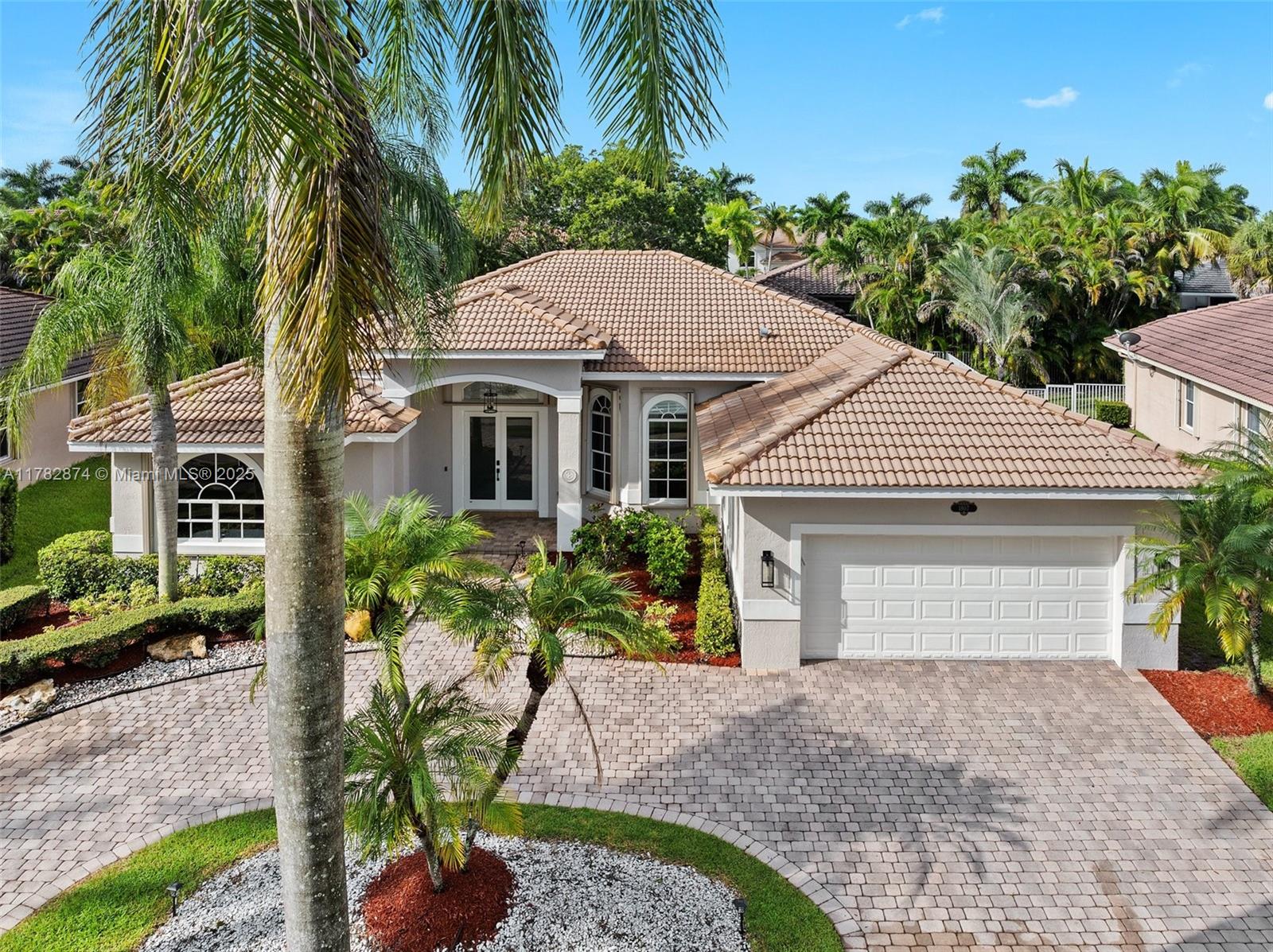 1807 Victoria Pointe Cir, Weston FL 33327