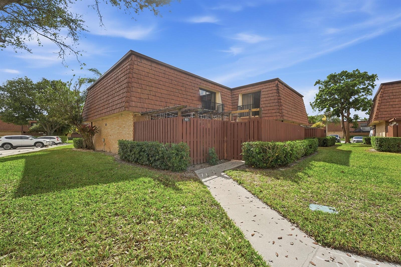 933 9th Lane # A, FL 33463