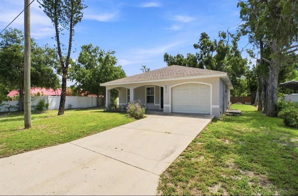 5717 E 11TH STREET E, BRADENTON, FL — photo 2 of 27