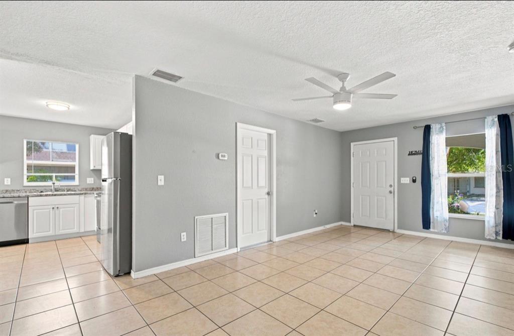 5717 E 11TH STREET E, BRADENTON, FL — photo 5 of 27