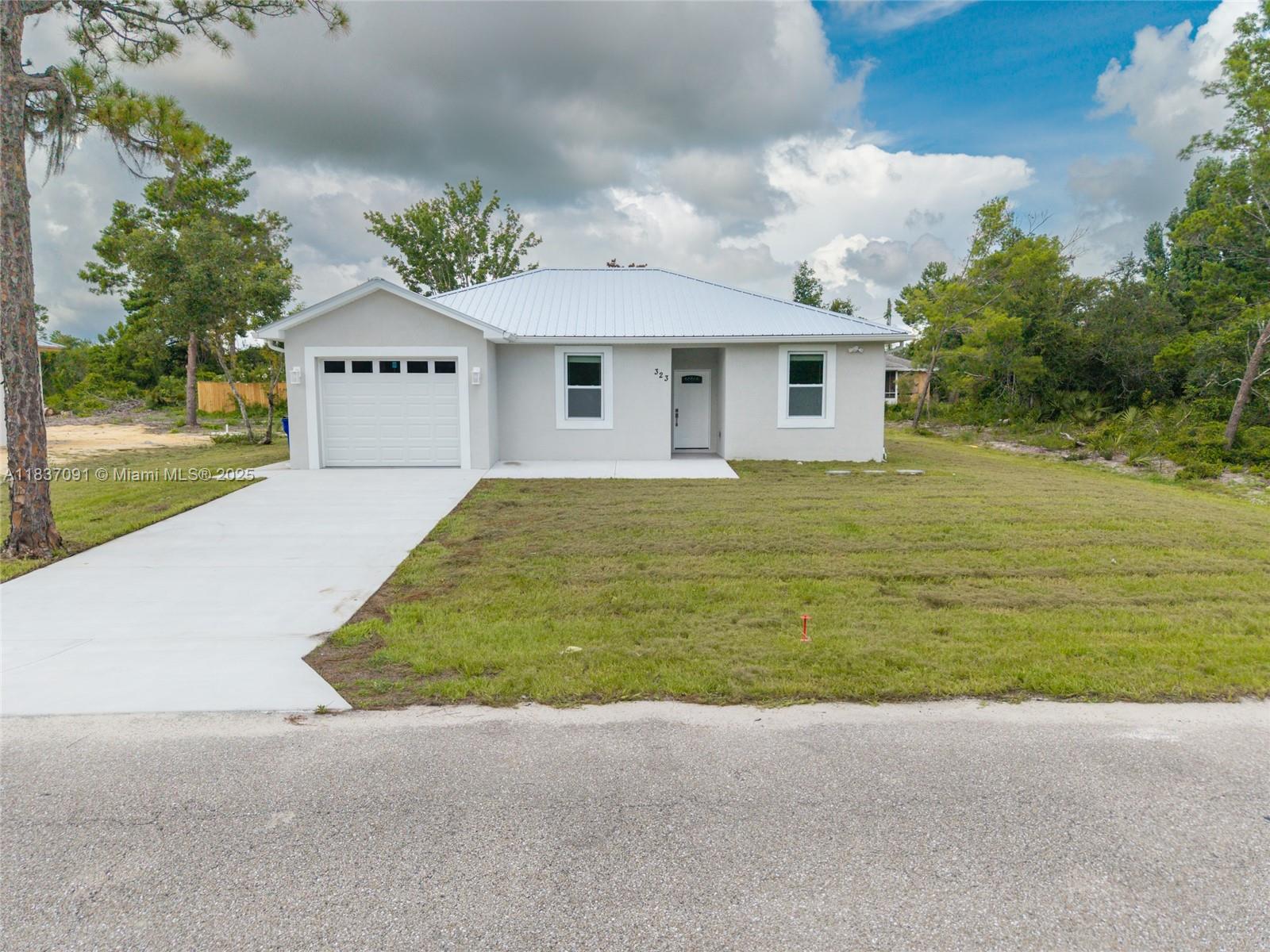 323 Garfield Ave NE, Lake Placid FL 33852