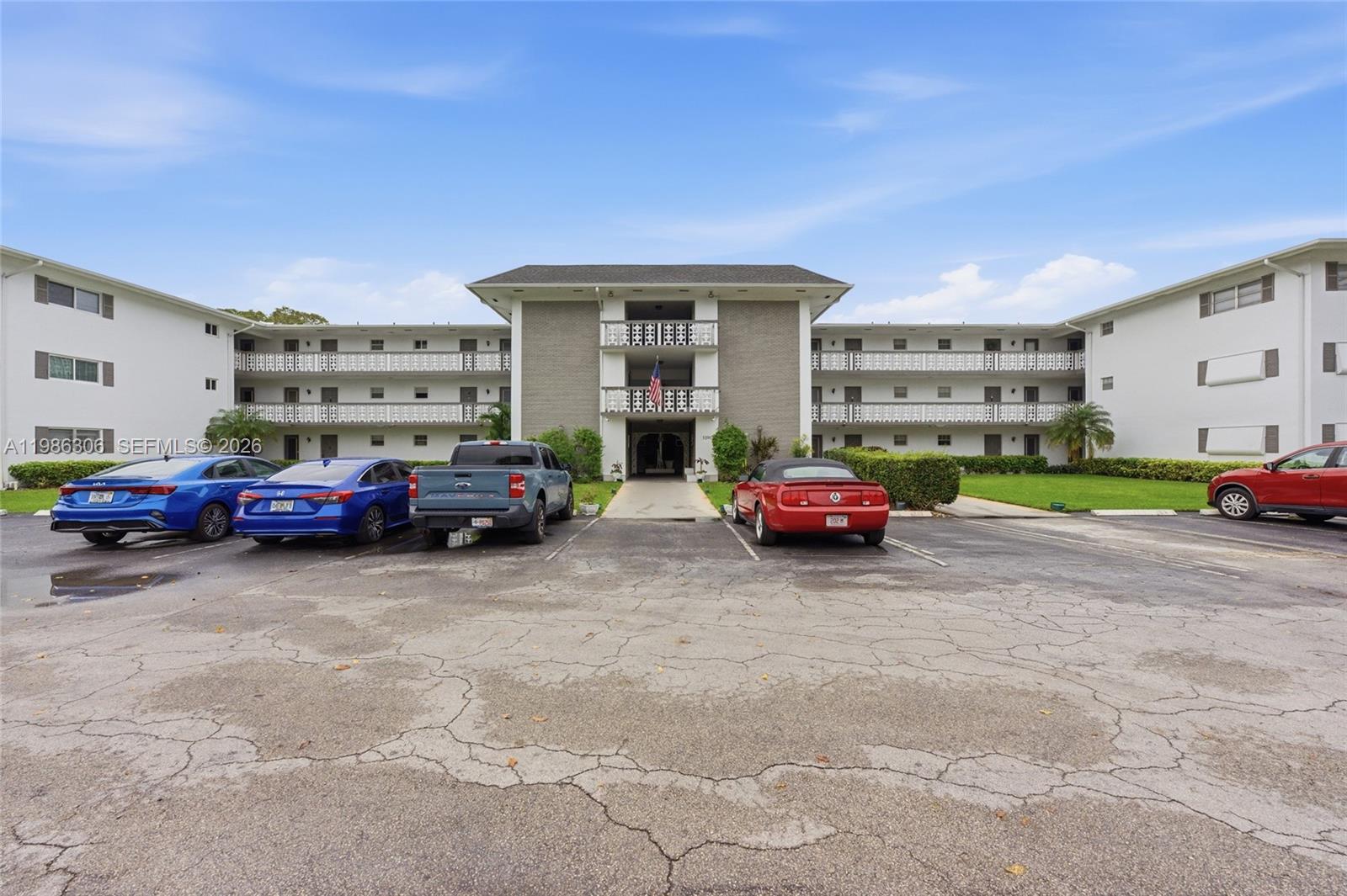 1201 Hillcrest Ct # 209, Hollywood FL 33021