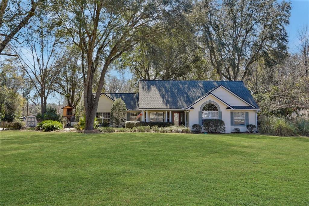422 SW MAGNOLIA LANE