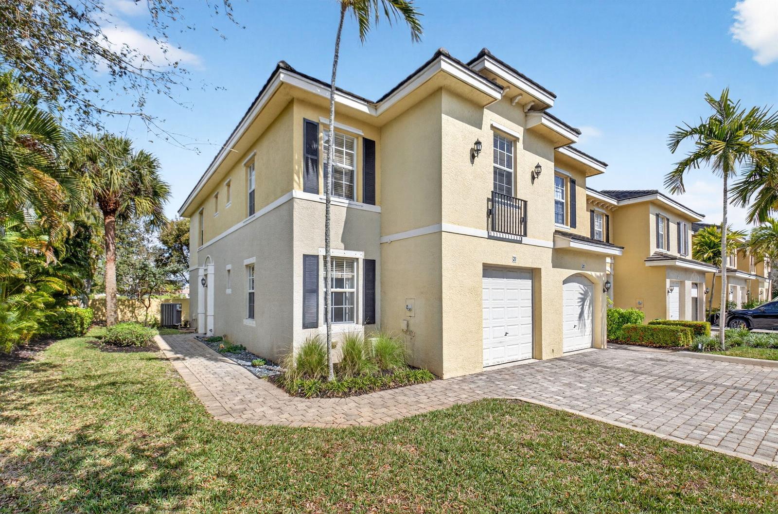 21 Largo Way, Boynton Beach FL 33426