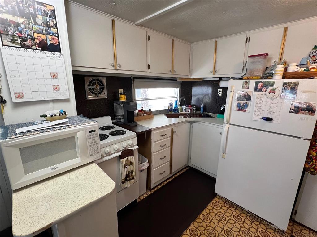 12674 SEMINOLE BOULEVARD UNIT C30, LARGO, FL — photo 4 of 15